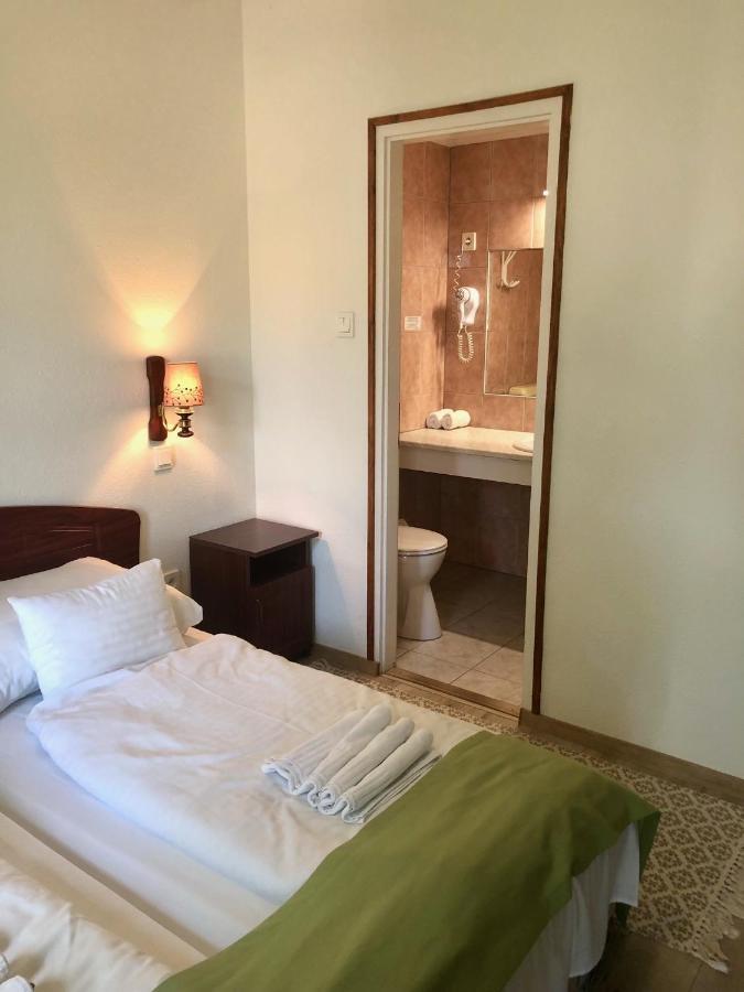 Hotel Viktoria Balatonalmádi Εξωτερικό φωτογραφία