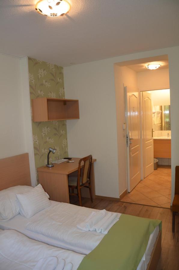 Hotel Viktoria Balatonalmádi Εξωτερικό φωτογραφία