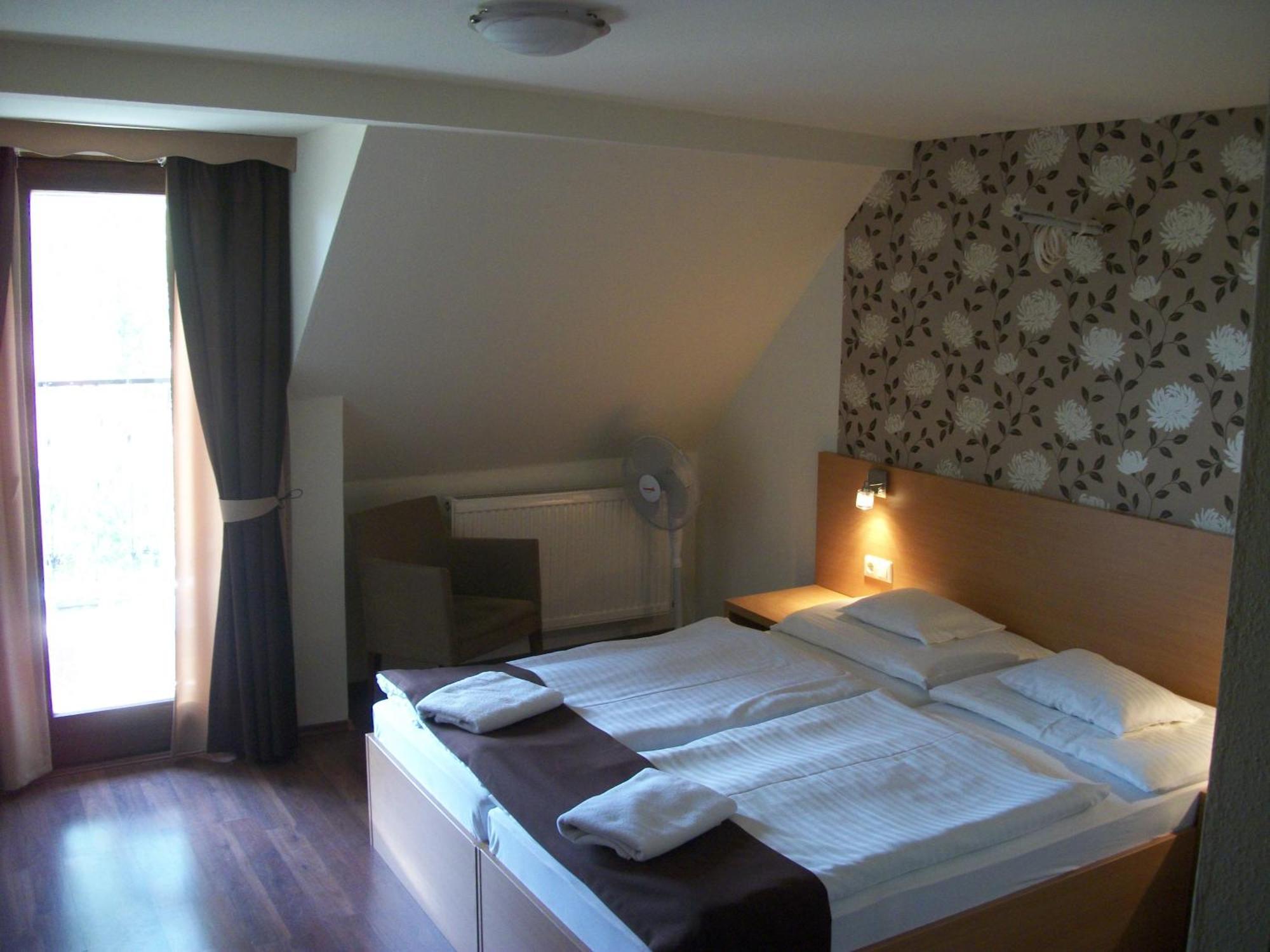 Hotel Viktoria Balatonalmádi Εξωτερικό φωτογραφία