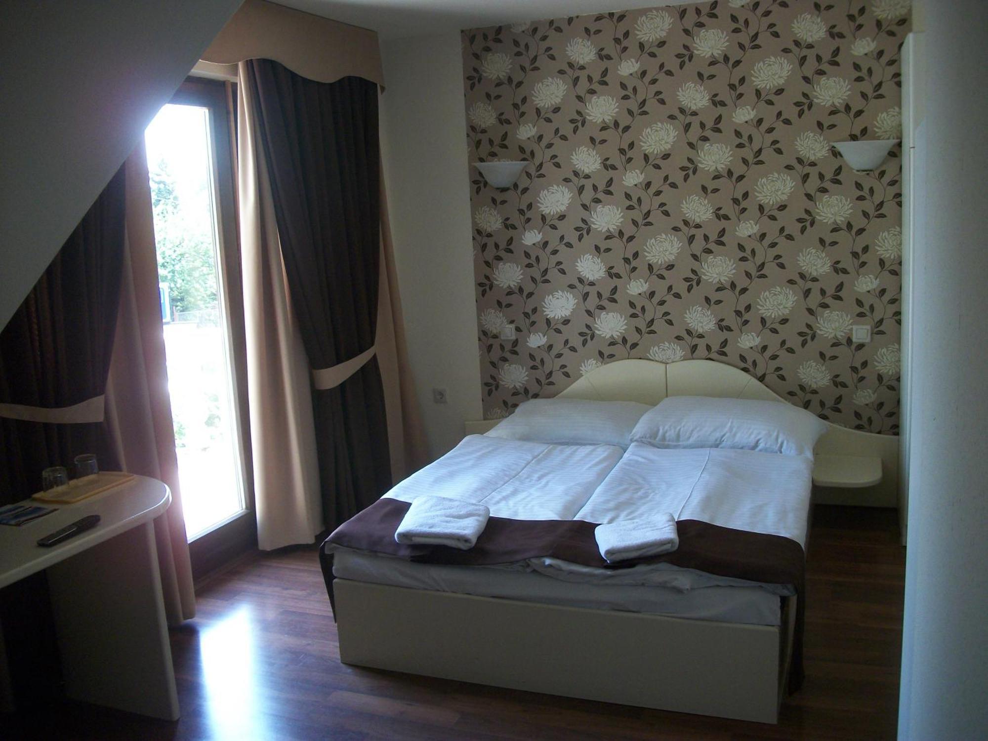 Hotel Viktoria Balatonalmádi Εξωτερικό φωτογραφία