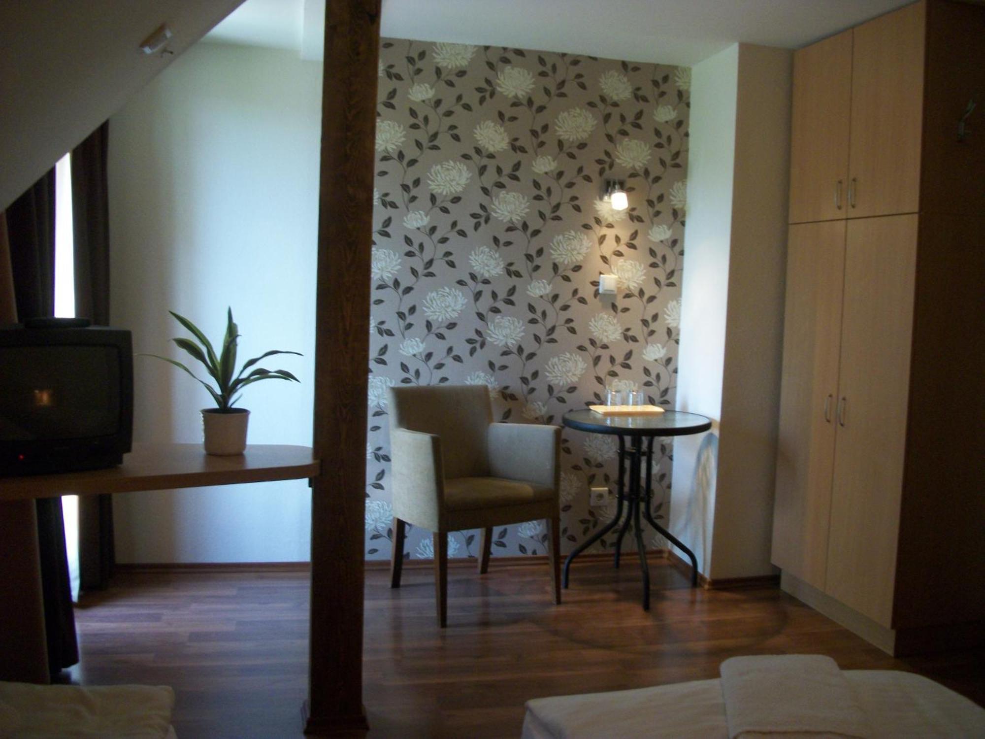 Hotel Viktoria Balatonalmádi Εξωτερικό φωτογραφία