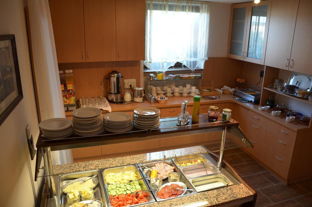 Hotel Viktoria Balatonalmádi Εξωτερικό φωτογραφία